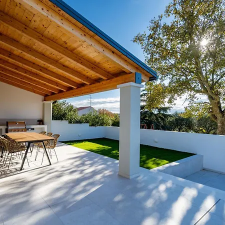 Vista - New Entry 2025 Vila