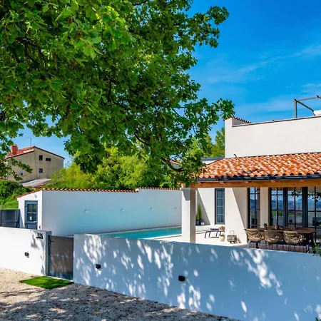 Vila Vista - New Entry 2025 *
